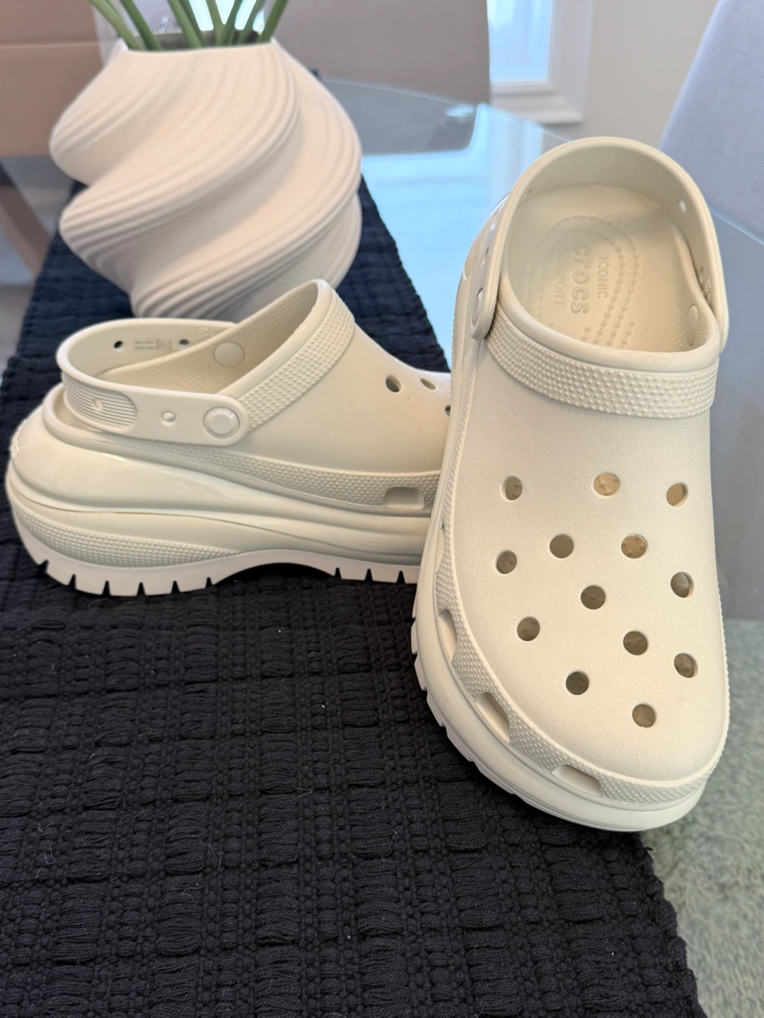 White U Mega Crush Crocs NEW