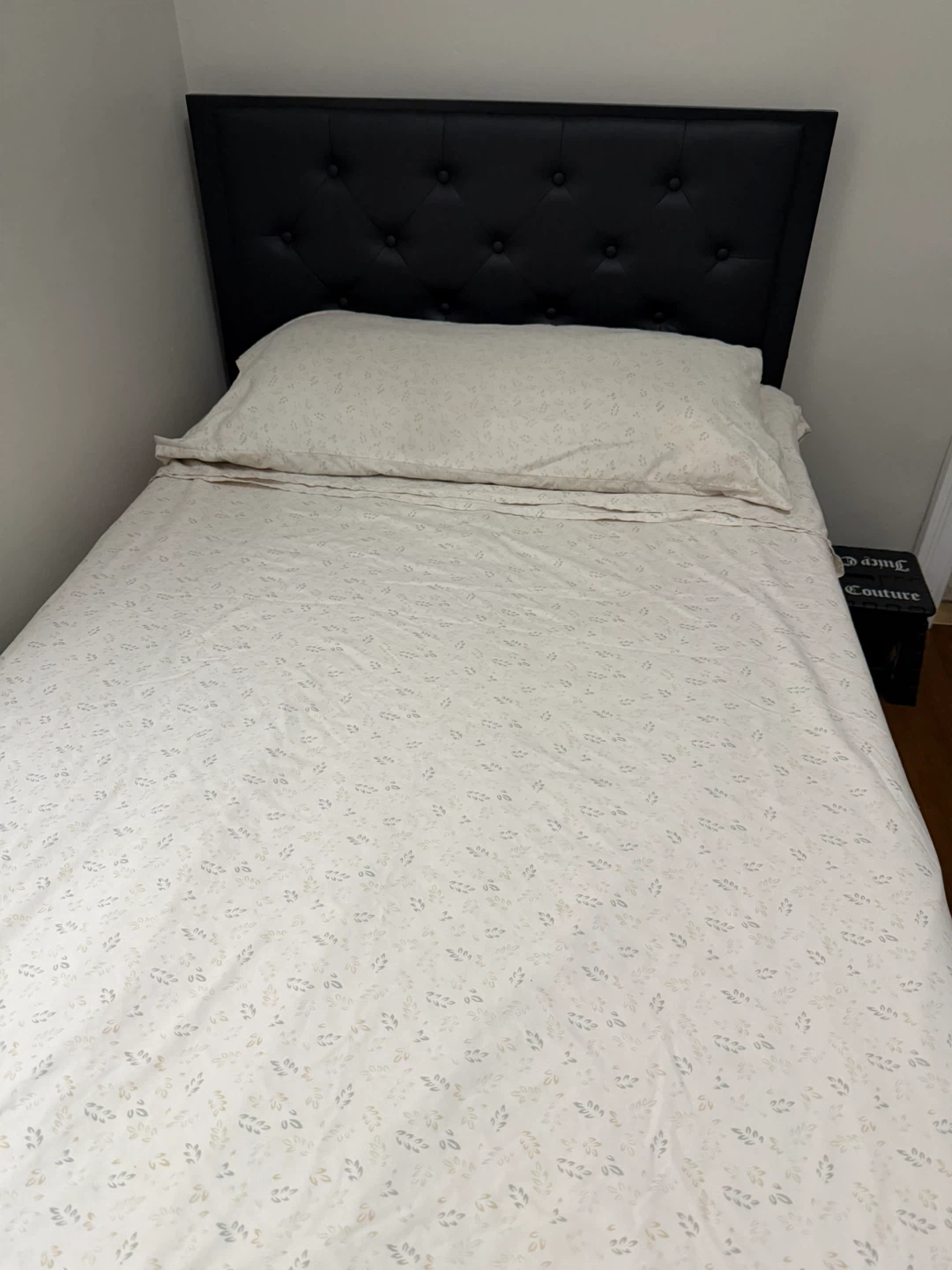 2 Tufted Headboard Bed Frames - photo 2