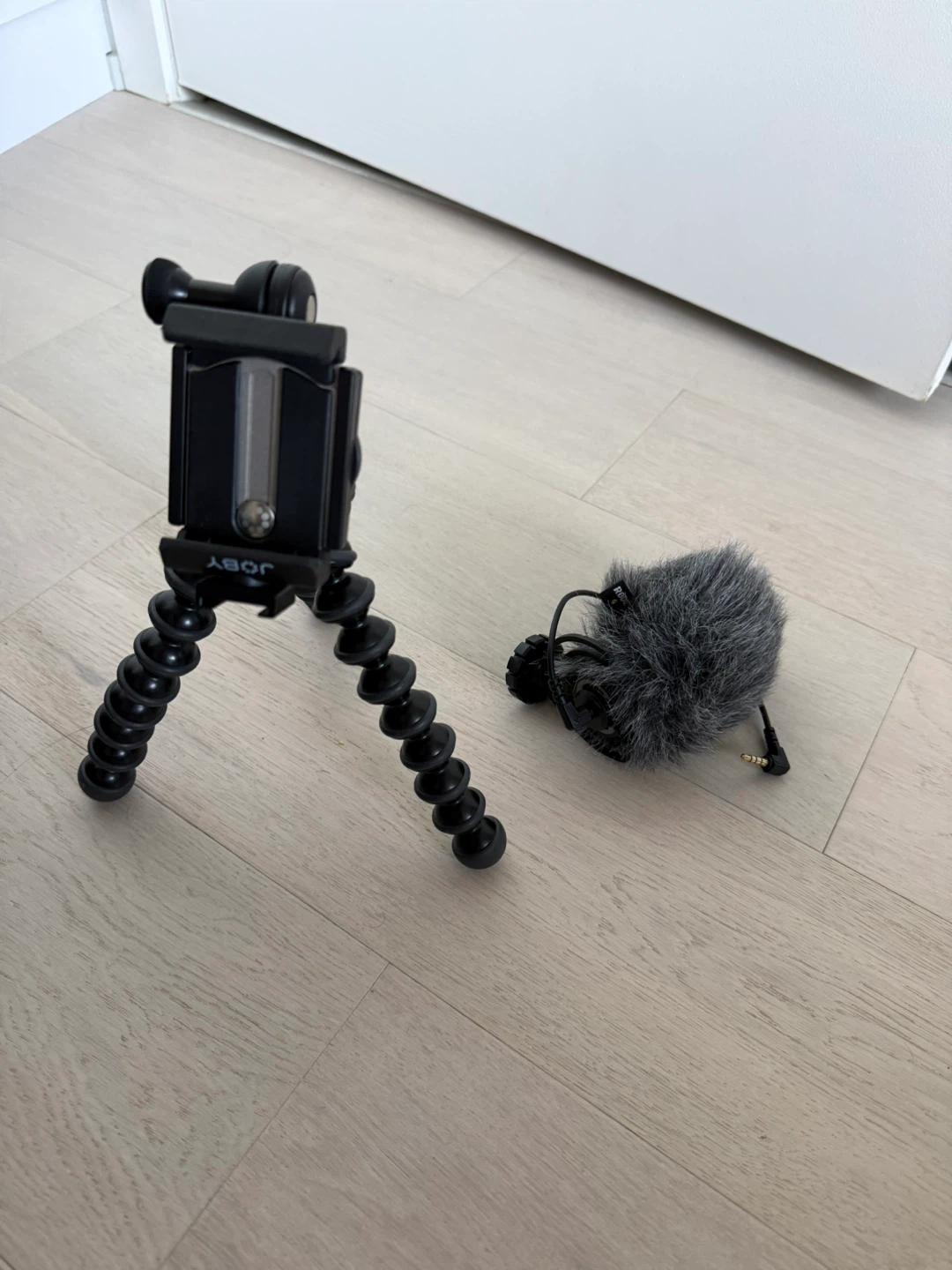 RØDE Deadcat Windscreen & Joby GorillaPod Tripod