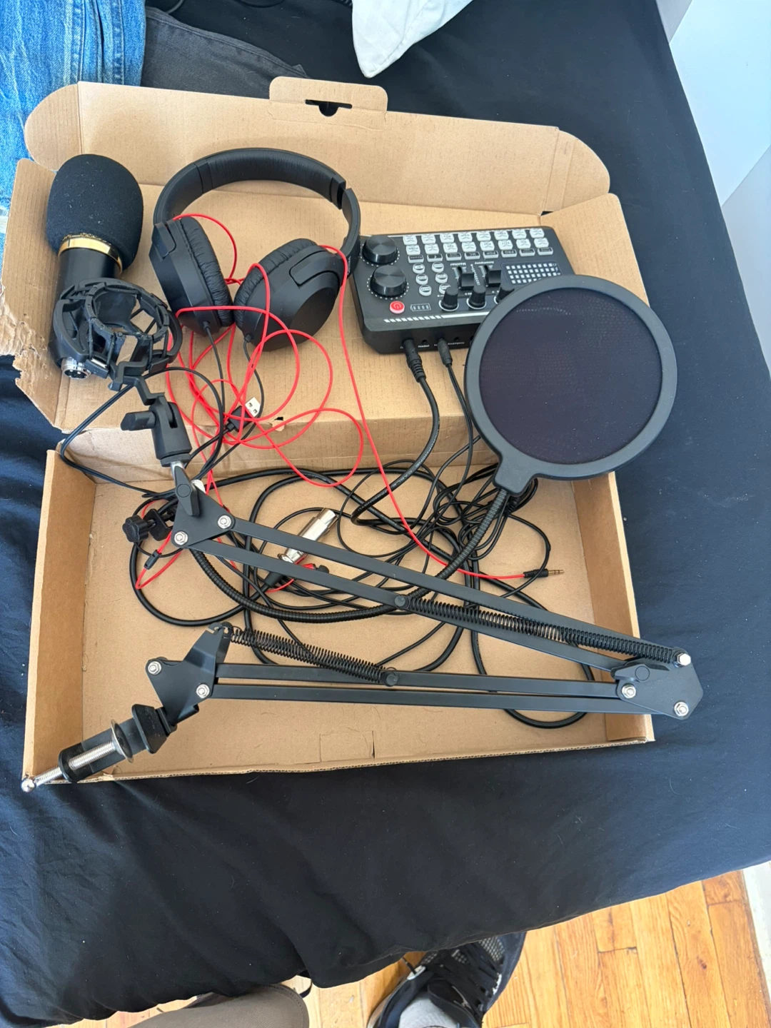 Podcast Microphone and Sound Card Kit - photo 3