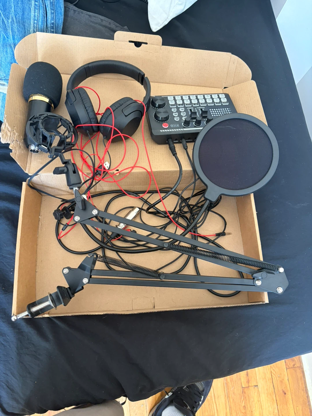 Podcast Microphone and Sound Card Kit
