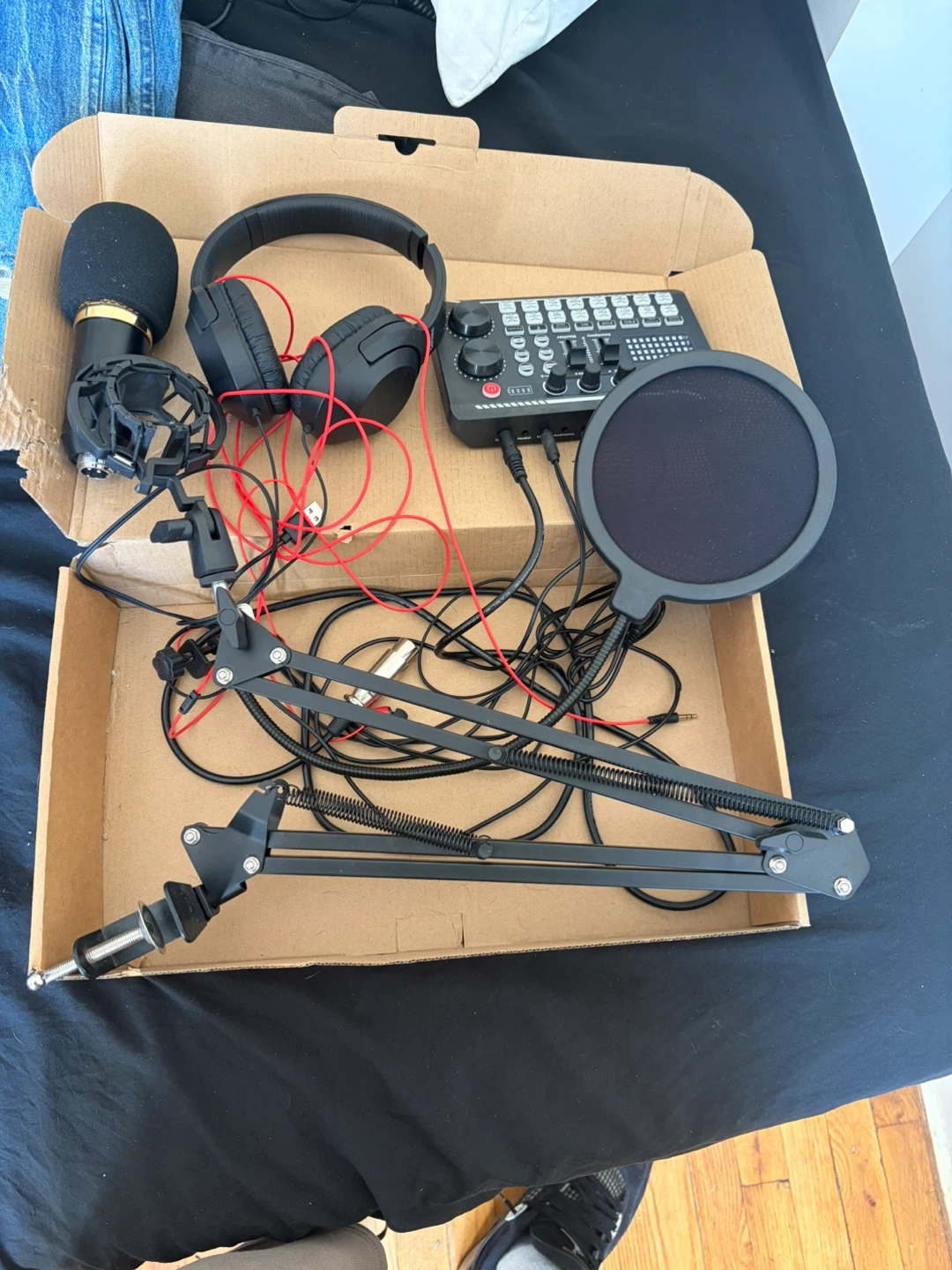 Podcast Microphone and Sound Card Kit - photo 4