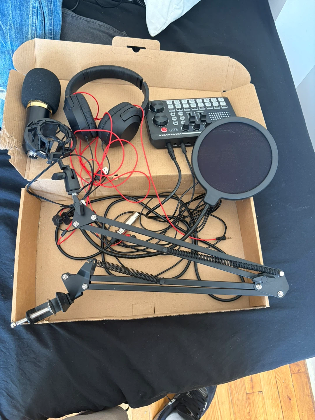 Podcast Microphone and Sound Card Kit - photo 5