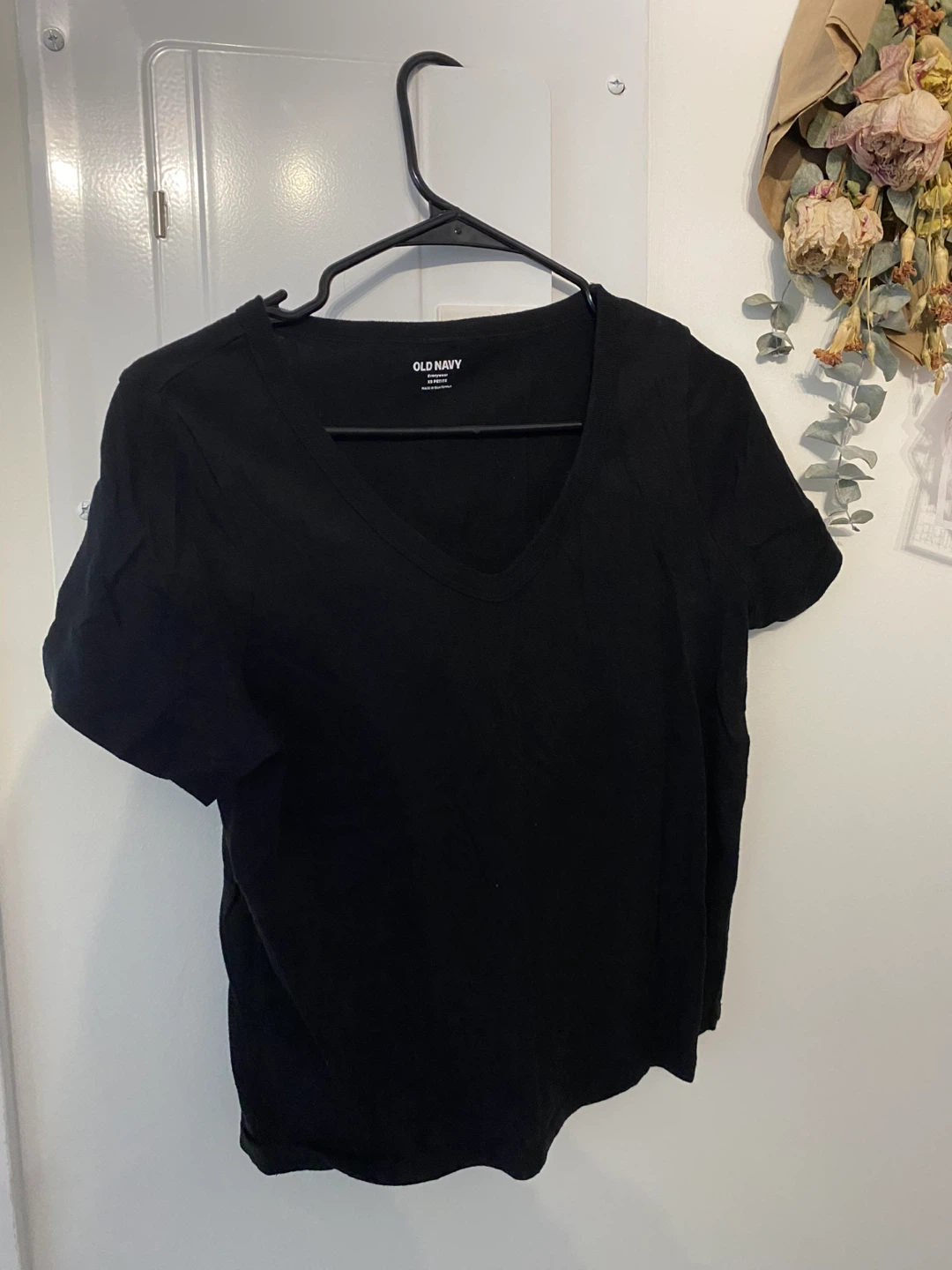 Old Navy Black V-Neck T-Shirt - XS Petite