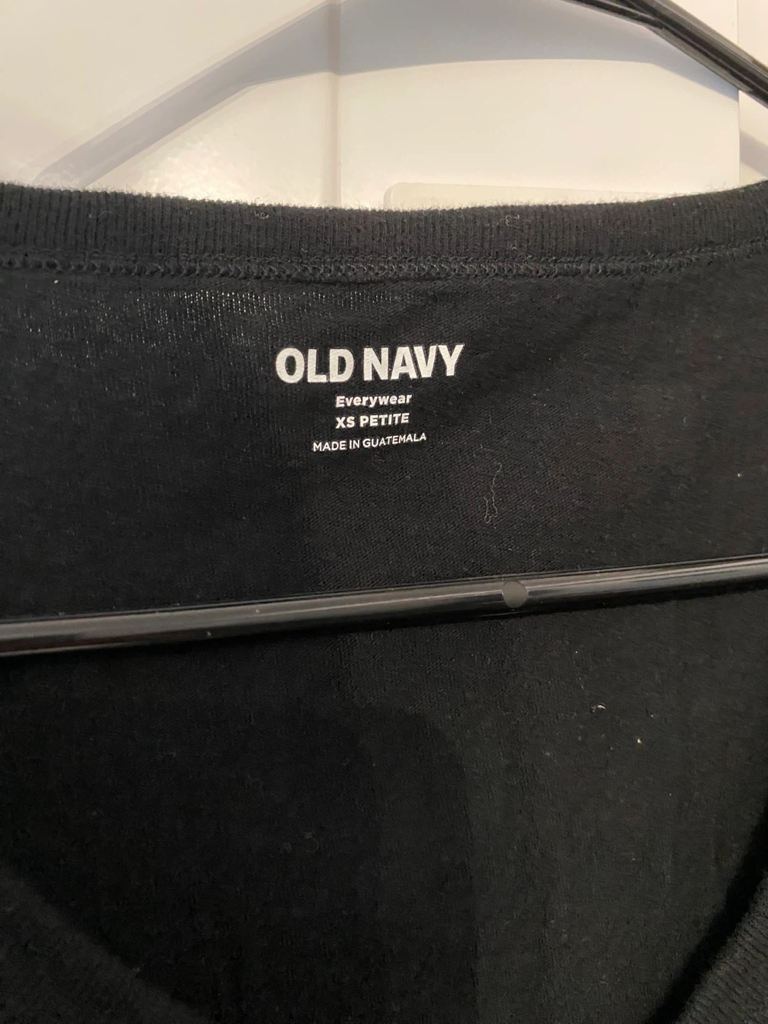 Old Navy Black V-Neck T-Shirt - XS Petite - photo 2