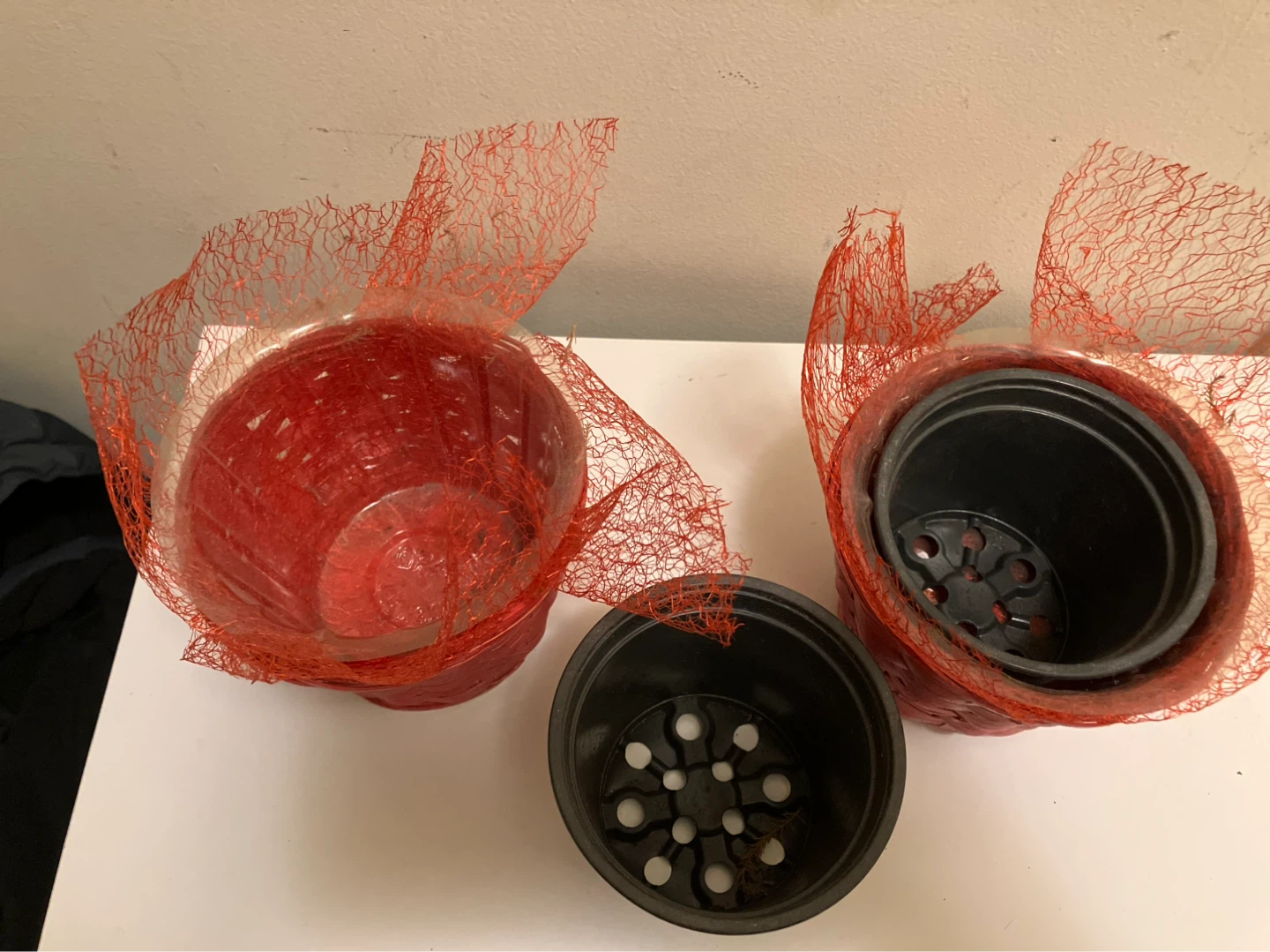 Set of 2 Red Woven Planters with Decorative Mesh - photo 3