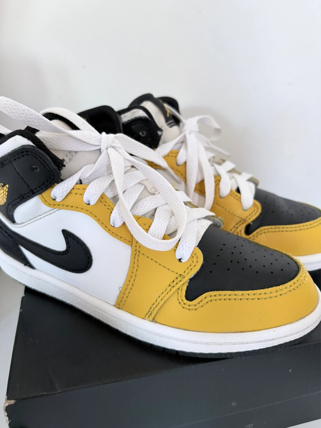 Air Jordan 1 Mid SE TD Sneakers - Youth Size 1Y - photo 5