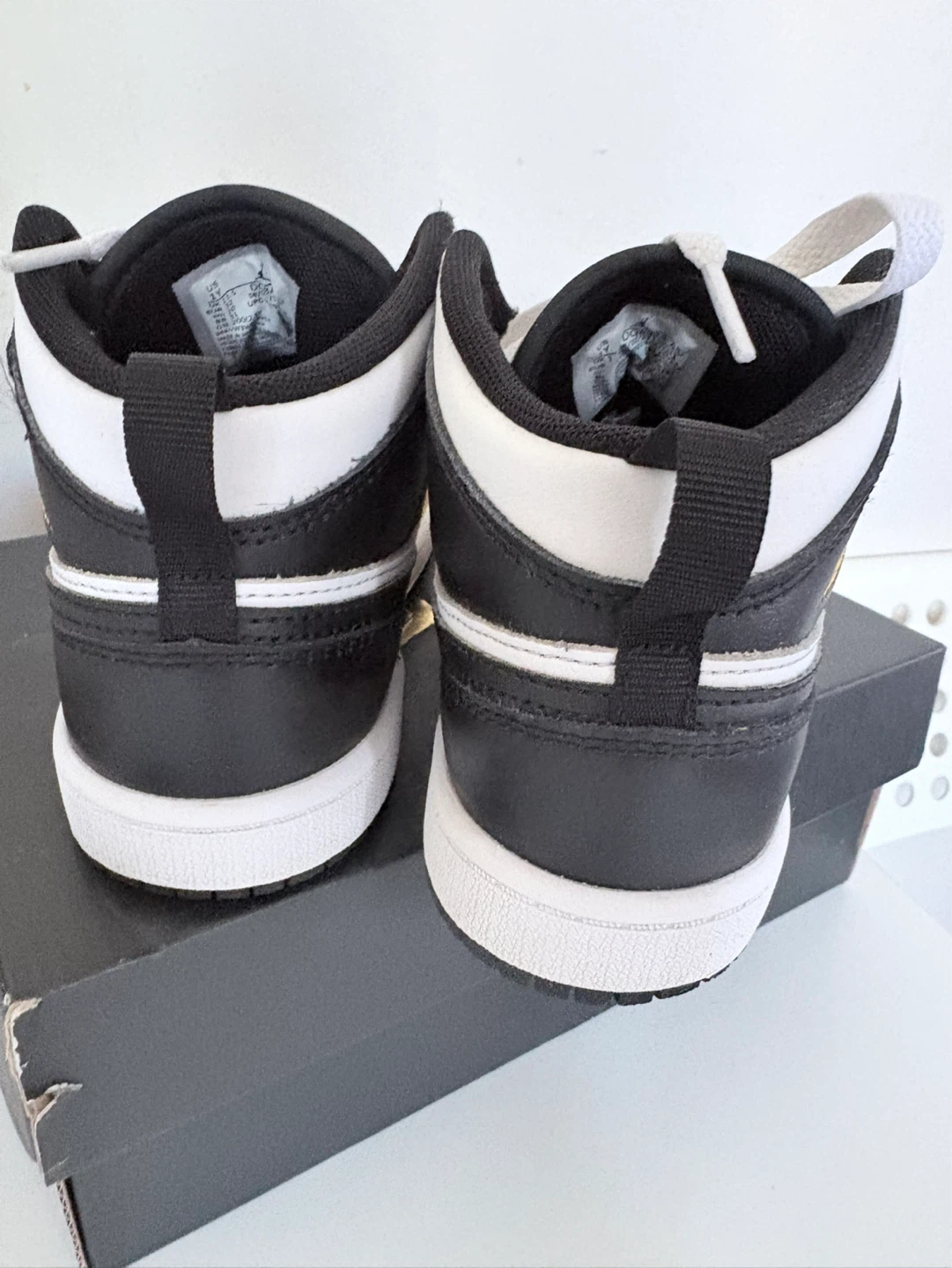 Air Jordan 1 Mid SE TD Sneakers - Youth Size 1Y - photo 4