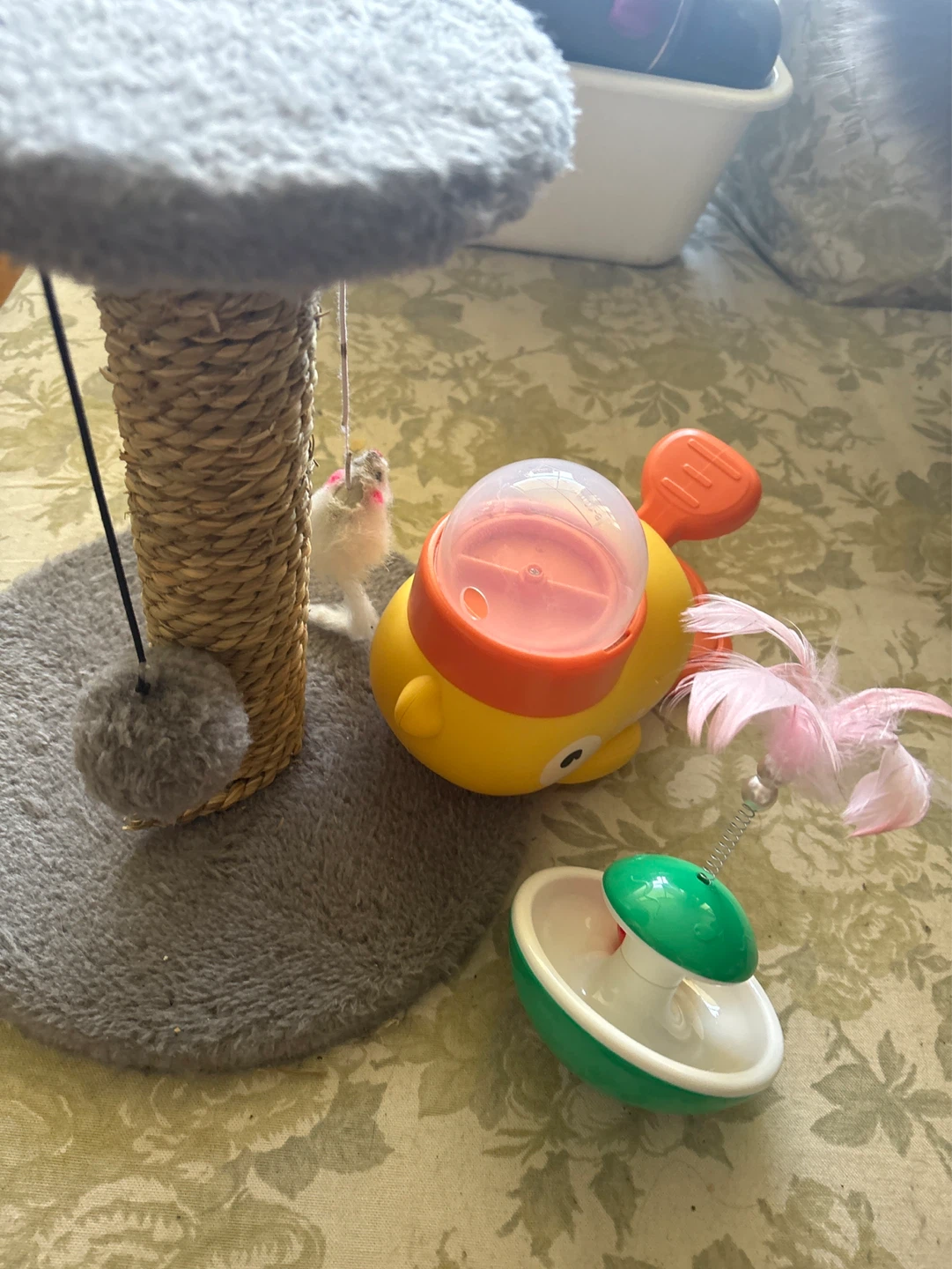 Yellow Duck & Green Trinket Cat tree scratch Toy Set