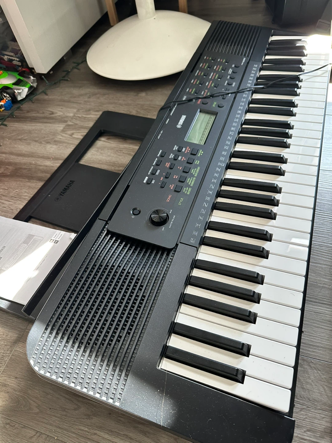 Yamaha keyboard - psr-e283. YPY-280
