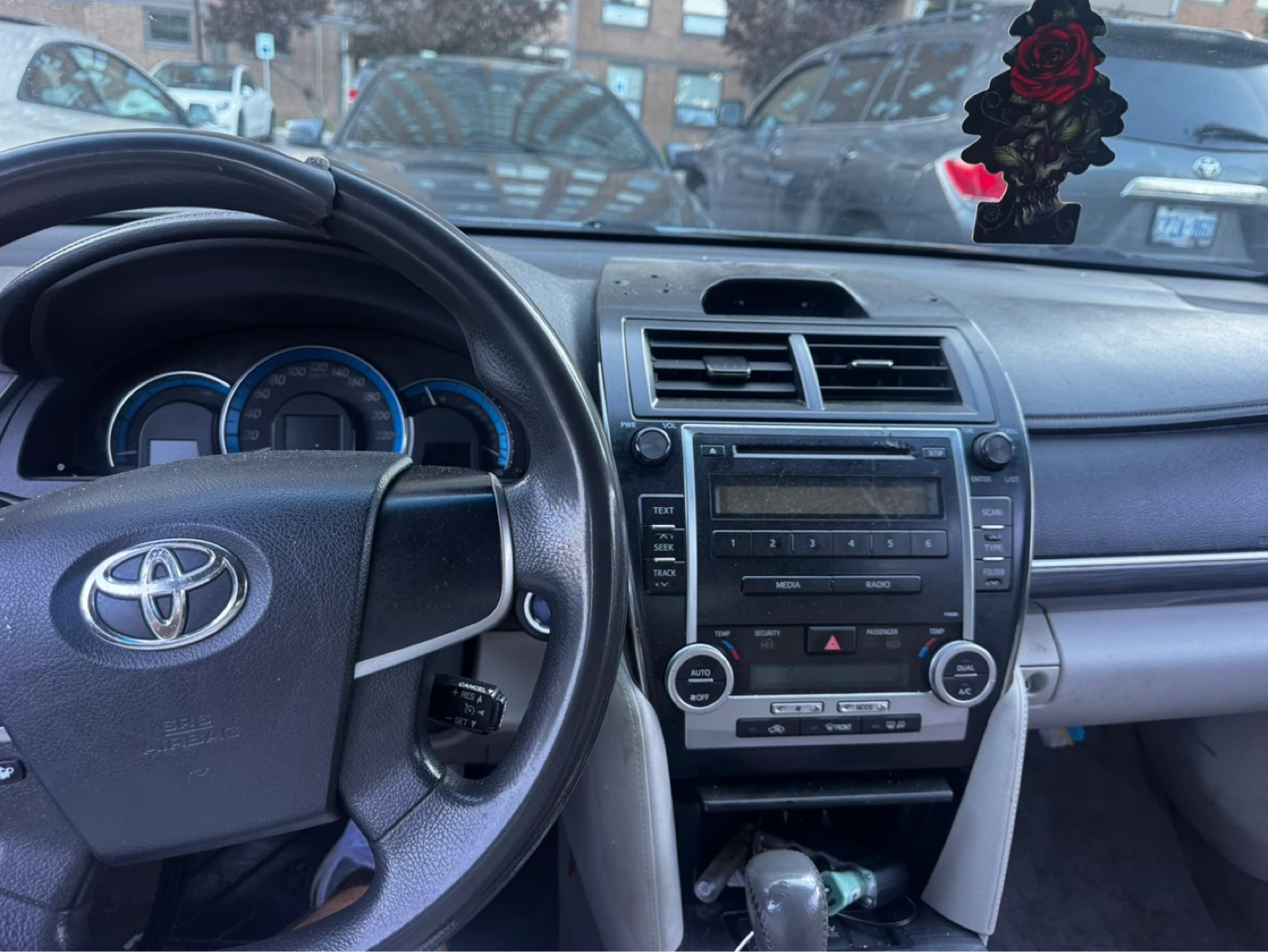 2017 Toyota Camry Hybrid - photo 2