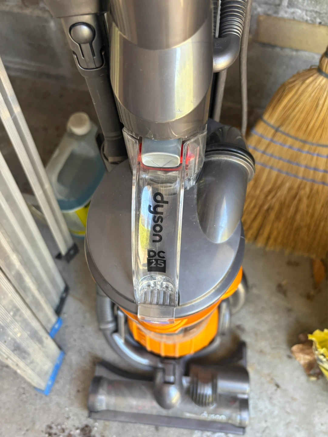 Dyson DC25 Upright Vacuum Cleaner - photo 4