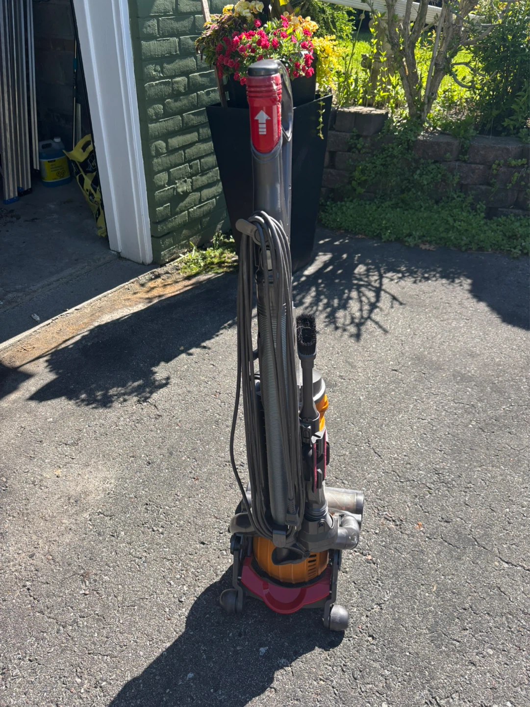 Dyson DC25 Upright Vacuum Cleaner - photo 2