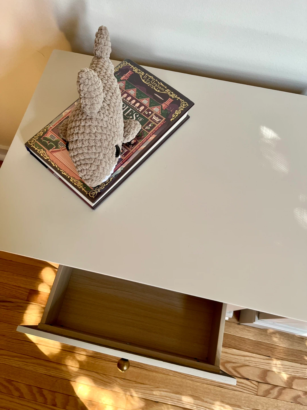Refinished Neutral Nightstands with Brass Accent ❇️ - photo 4