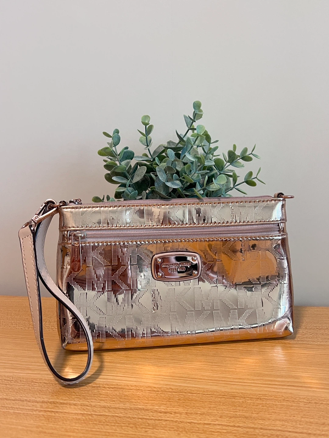 Michael Kors Wristlet in Metallic Gold