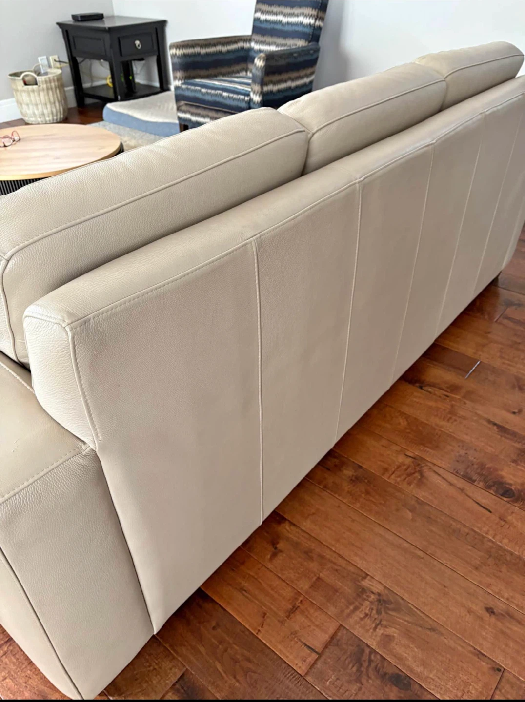 CREAM LEATHER SOFA | GREAT CONDITION | NO STAINS | NO TEAR