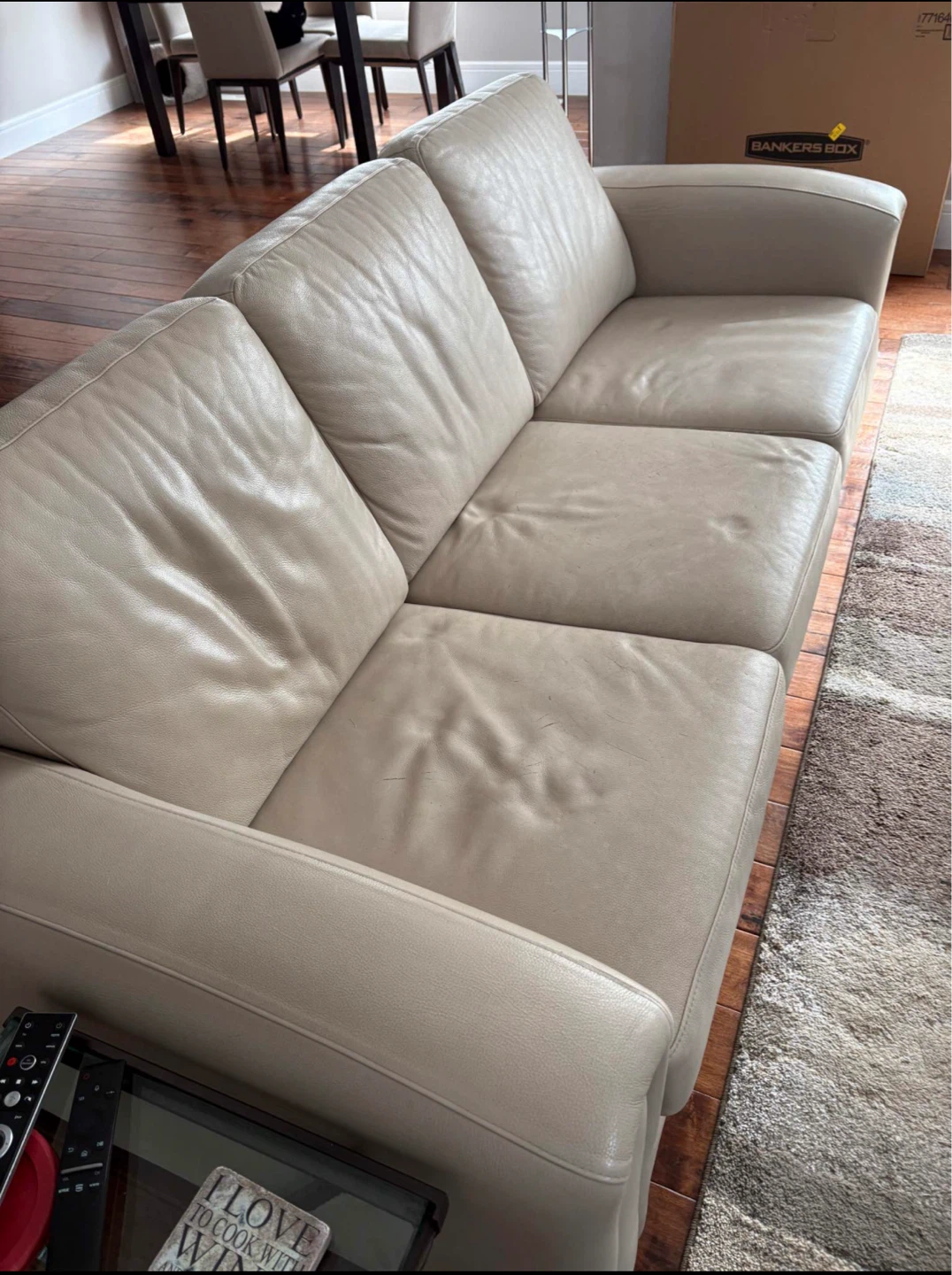 CREAM LEATHER SOFA | GREAT CONDITION | NO STAINS | NO TEAR - photo 2