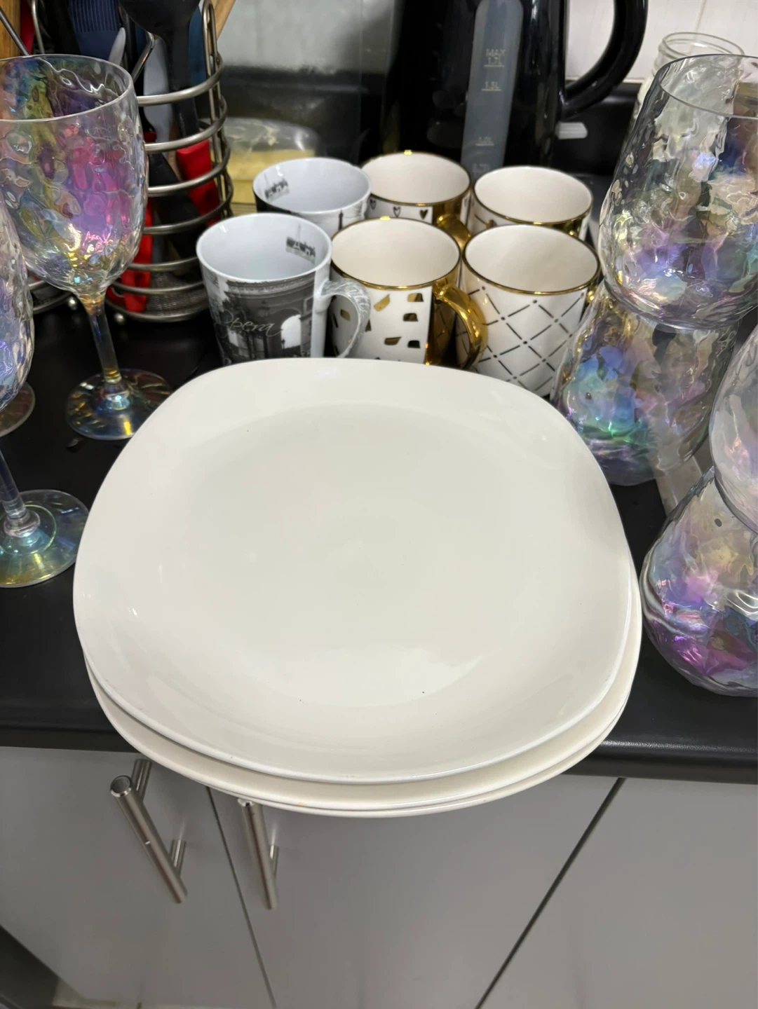 Iridescent Wine Glasses and Paris Themed Plates Set - photo 3