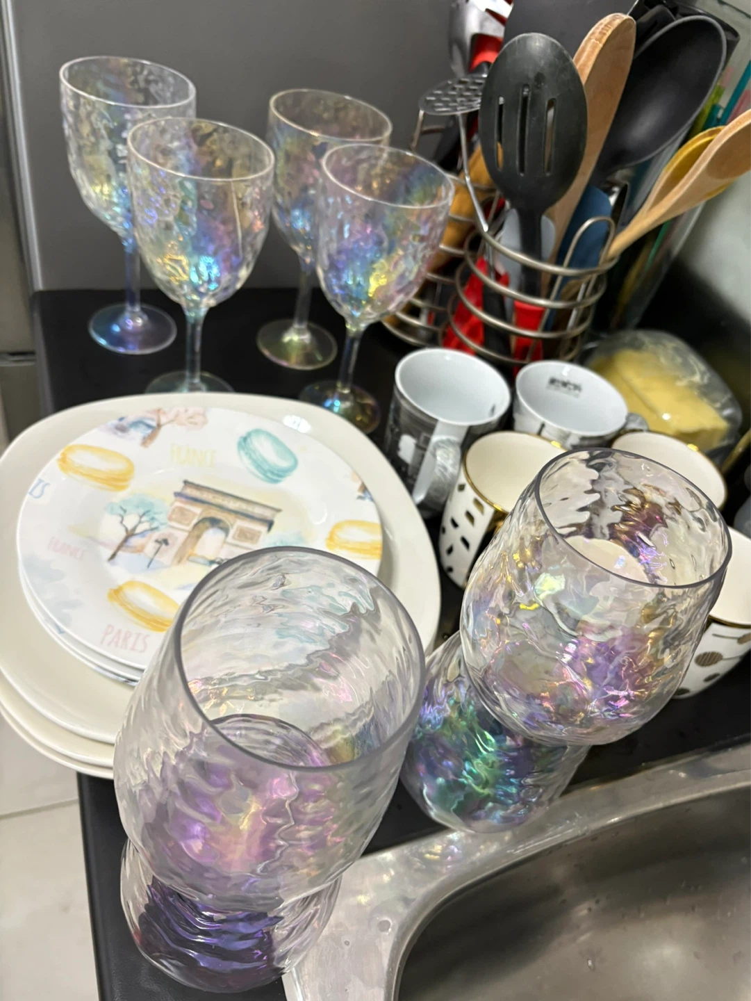 Iridescent Wine Glasses and Paris Themed Plates Set - photo 2