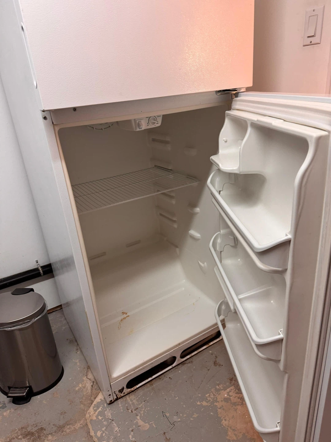 White Kenmore Top Freezer Refrigerator - photo 3