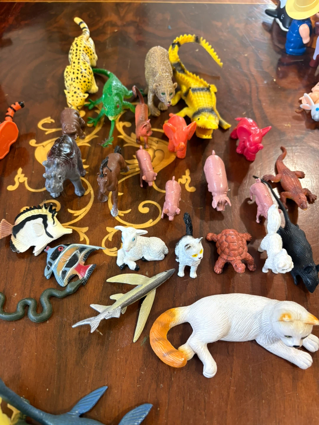 Collection of assorted animal figurines - photo 4