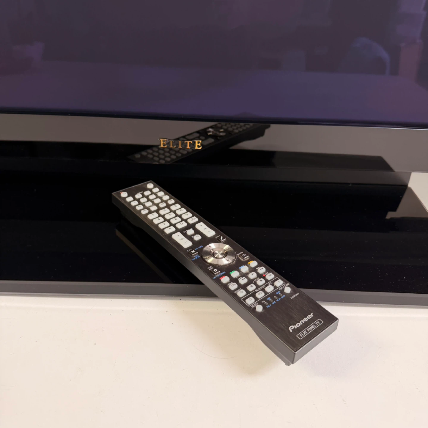 Pioneer Elite KURO PRO-111FD 50” Plasma HDTV w Remote/rare - photo 2