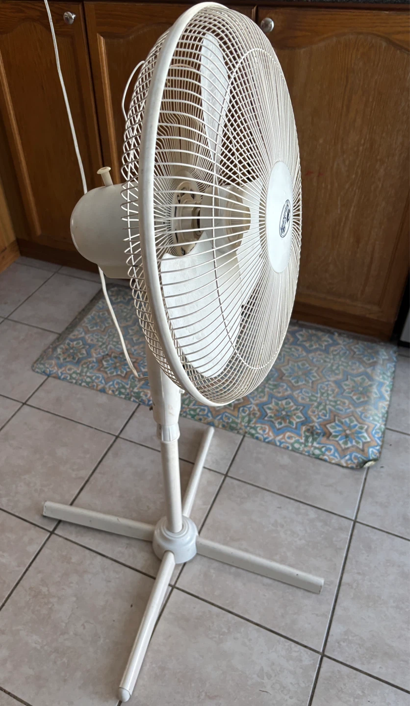 Hampton Bay White Pedestal Fan (16”) - photo 3