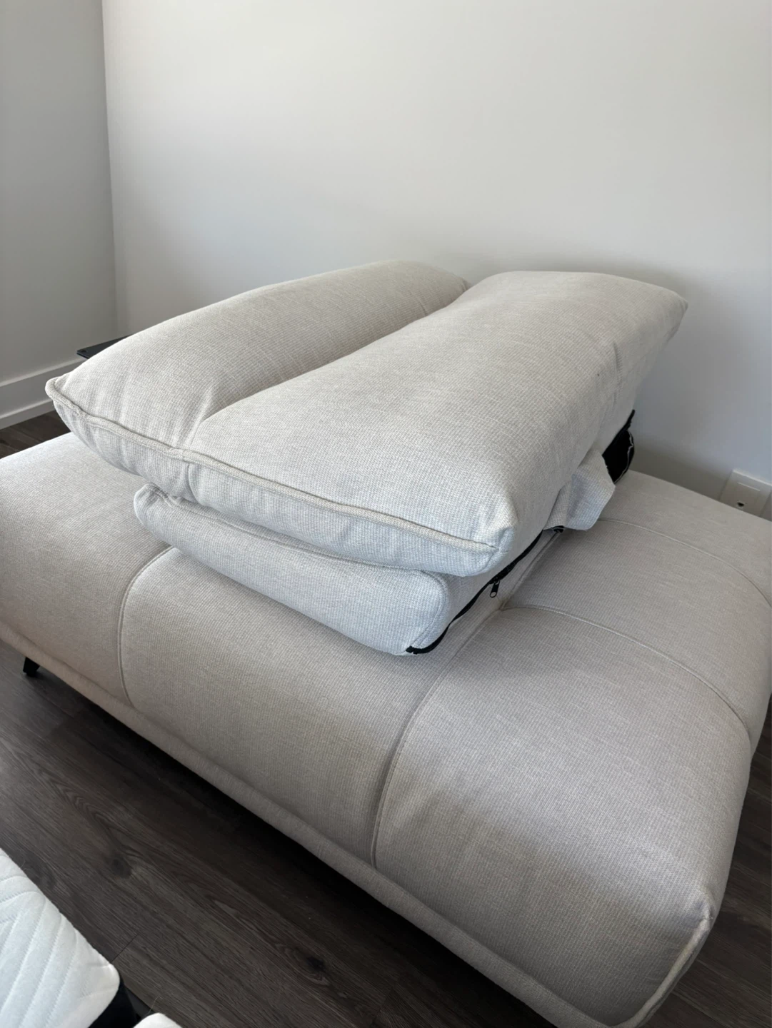 Structube lounger - moving sale! - photo 3