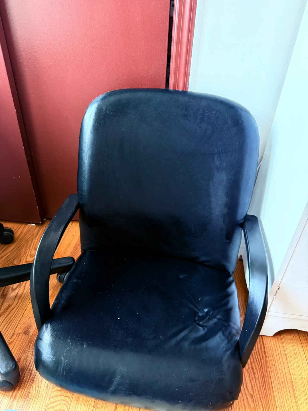 Black Office Chair with Wheels - photo 3