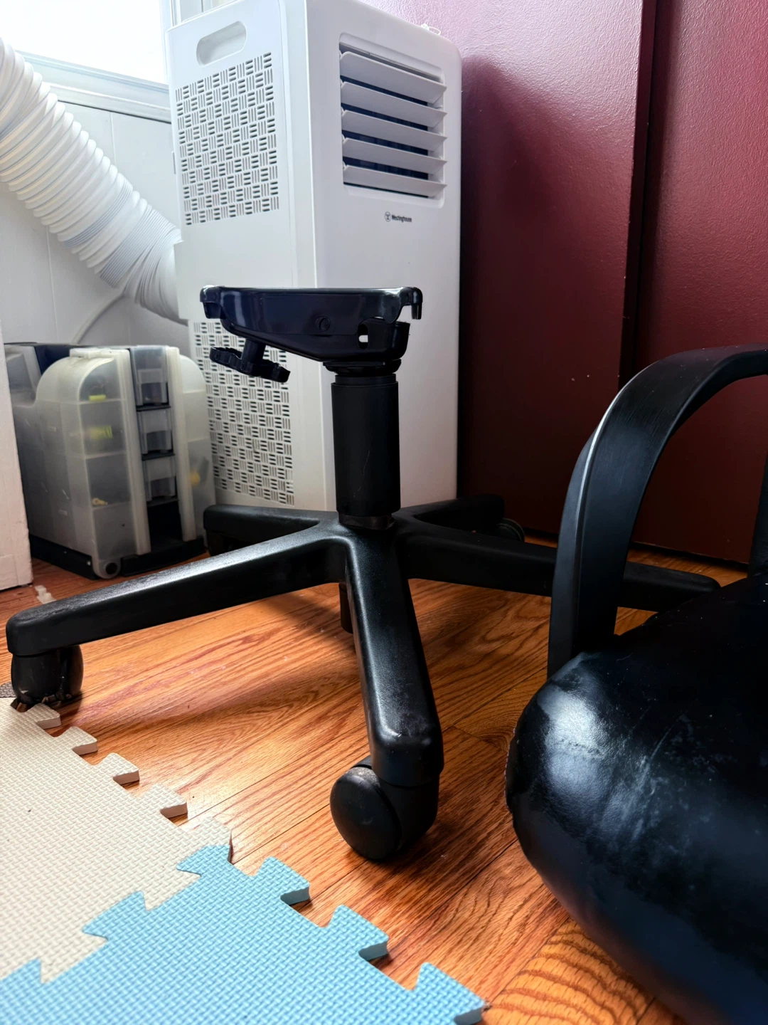 Black Office Chair with Wheels - photo 4