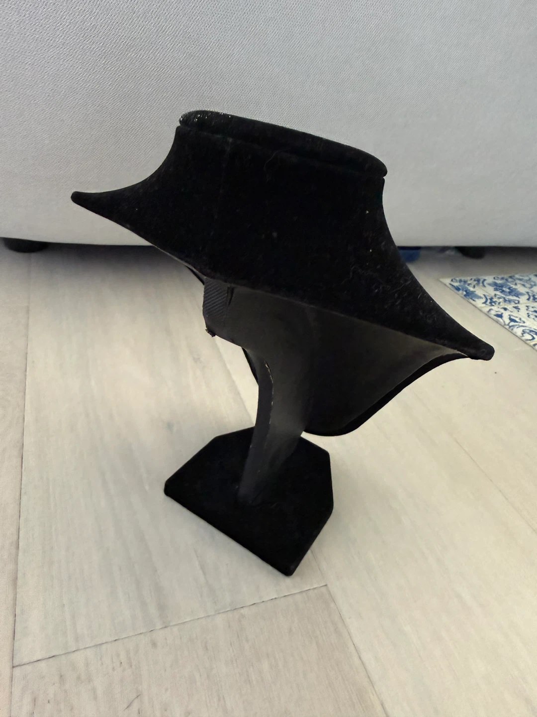 Black Velvet Necklace Jewelry Stand Display - photo 2