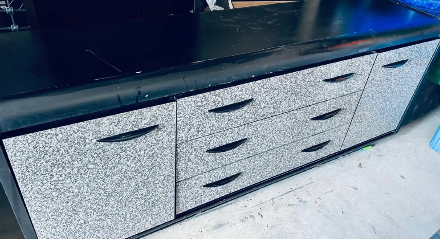 Free furniture set — must be taken ALL together.