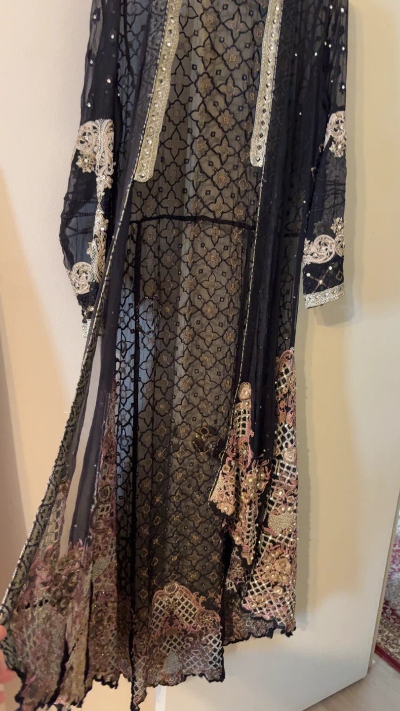 Elegant Sequin and Lace Gown - photo 4
