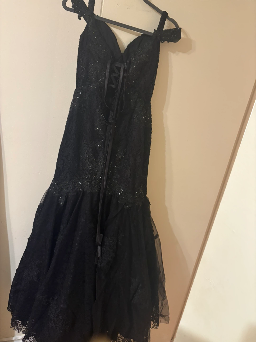 Elegant Sequin and Lace Gown - photo 2