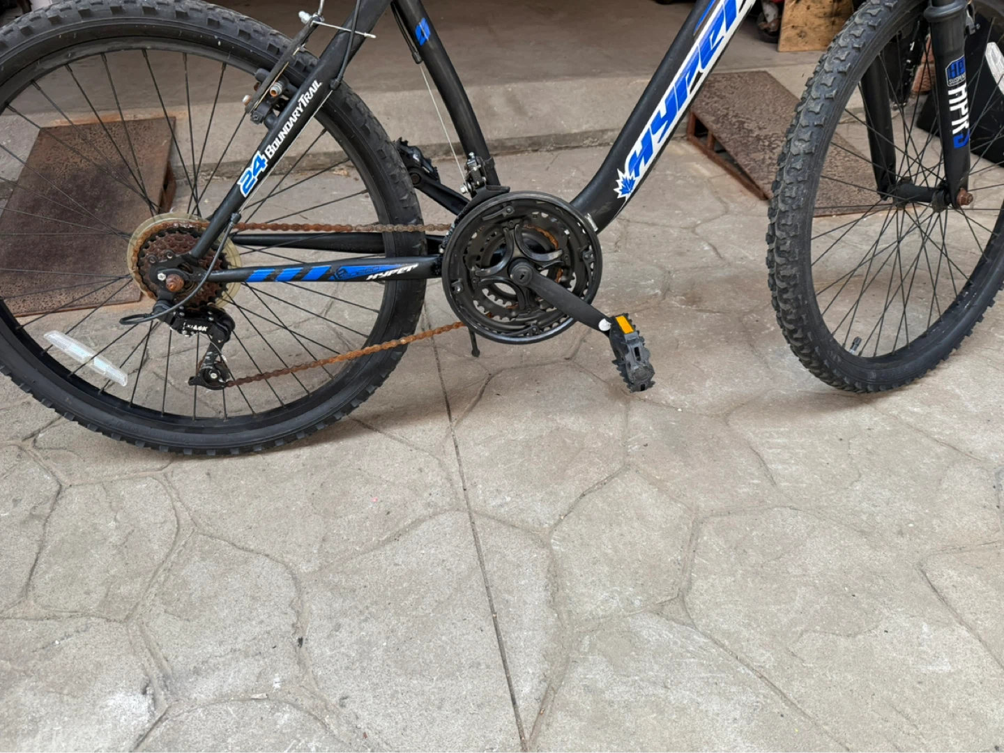 Hyper mountain bike - photo 5