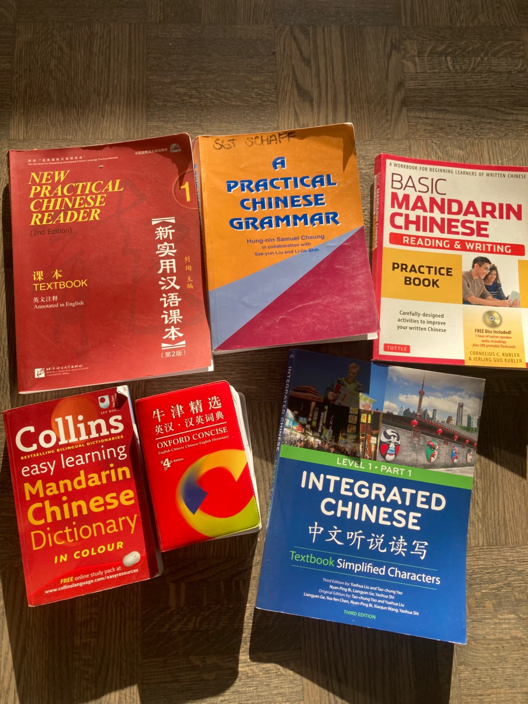 Bundle of Mandarin Chinese Textbooks and Dictionary