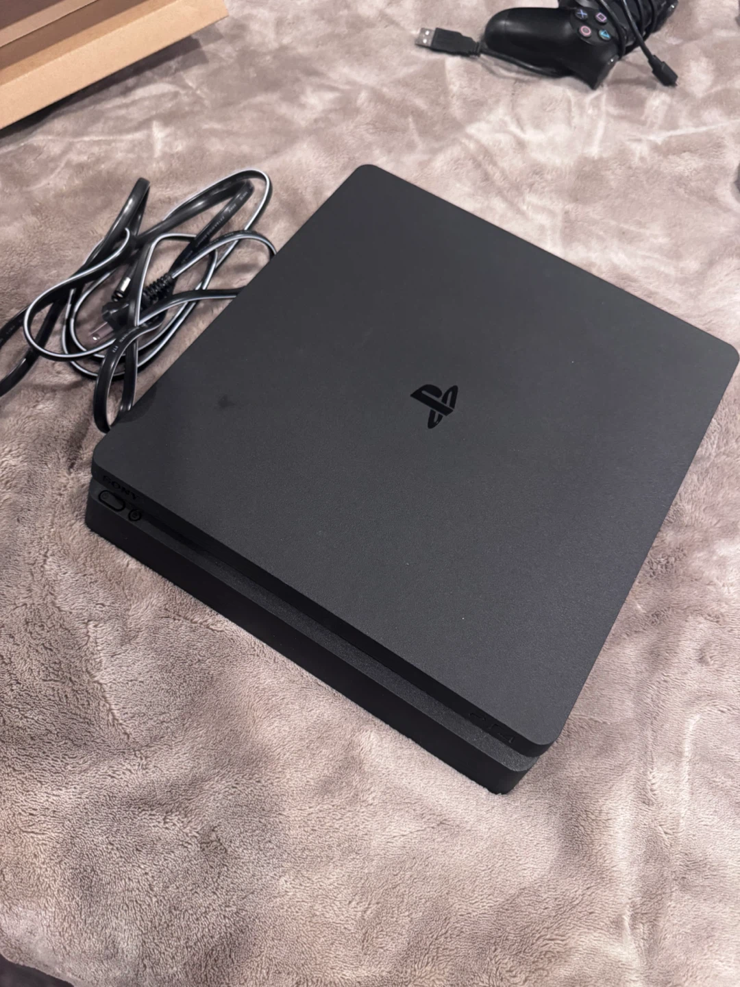 Sony PlayStation 4 Slim Console 1TB + 2 Controllers - photo 5