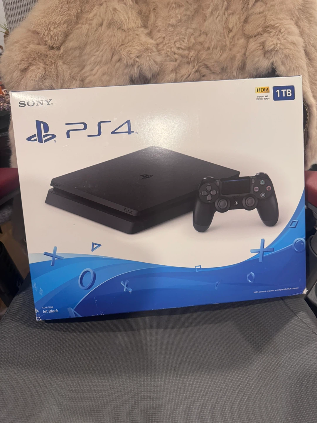 Sony PlayStation 4 Slim Console 1TB + 2 Controllers - photo 3