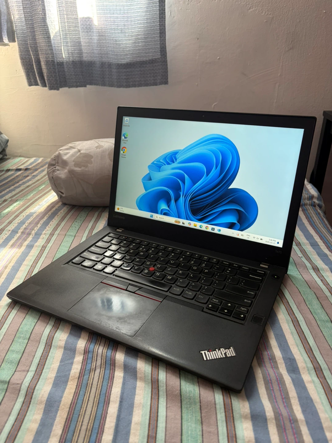 Lenovo ThinkPad T470 Laptop - photo 2