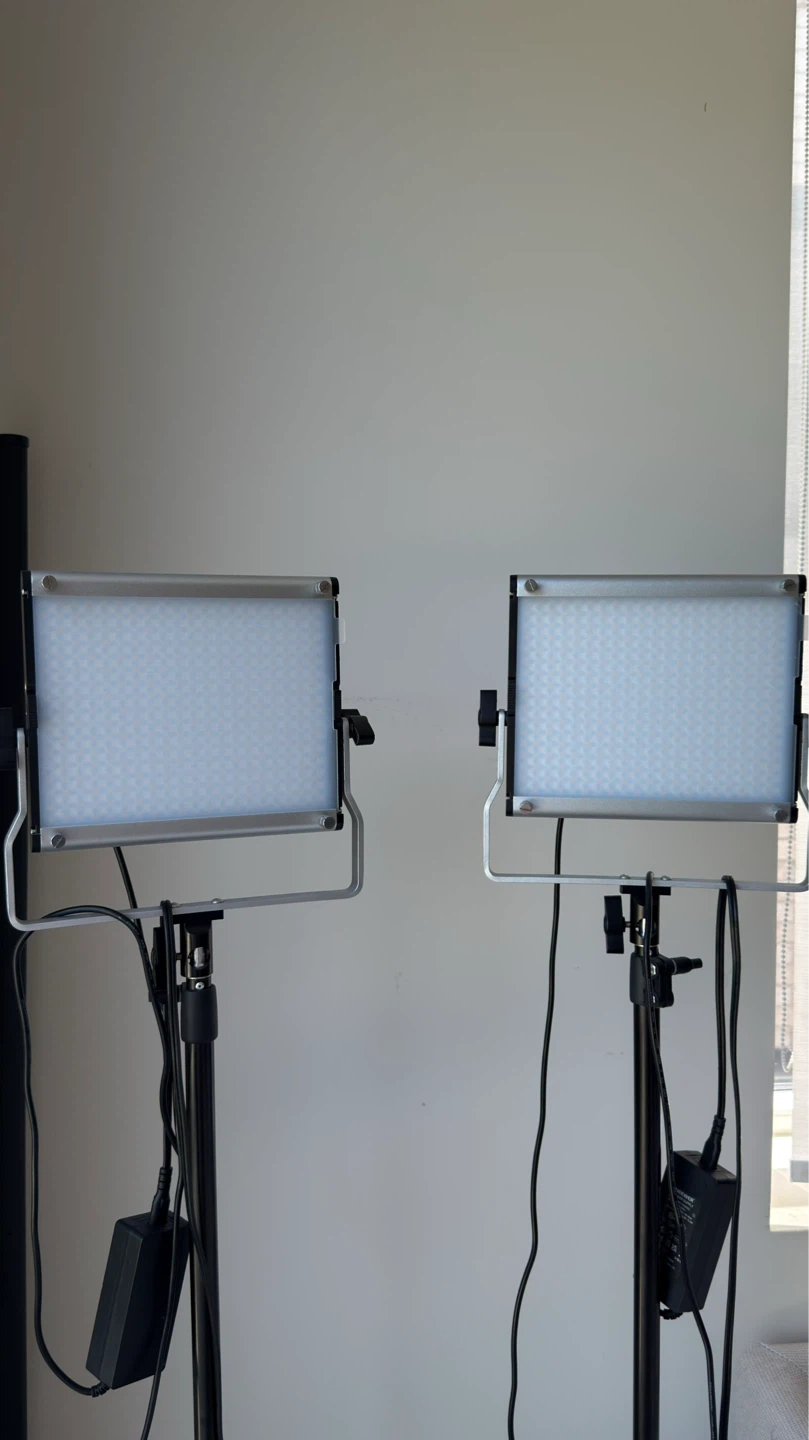 Neewer 2 Pack 660 PRO RGB LED Video Lights with Stands - photo 2
