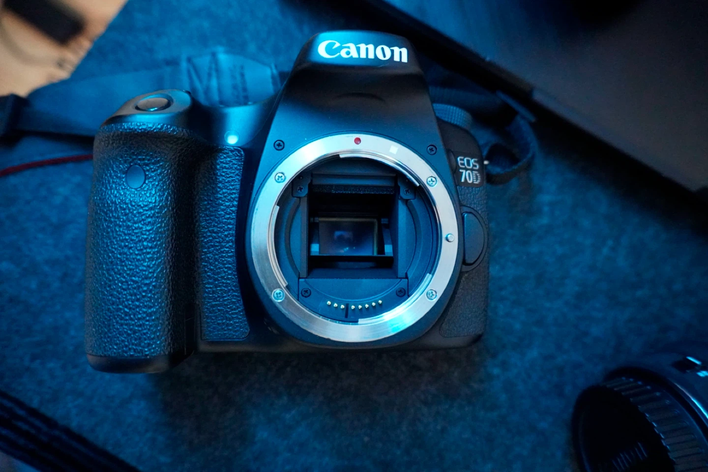 Canon EOS 70D DSLR Camera with 50mm Lens - photo 3