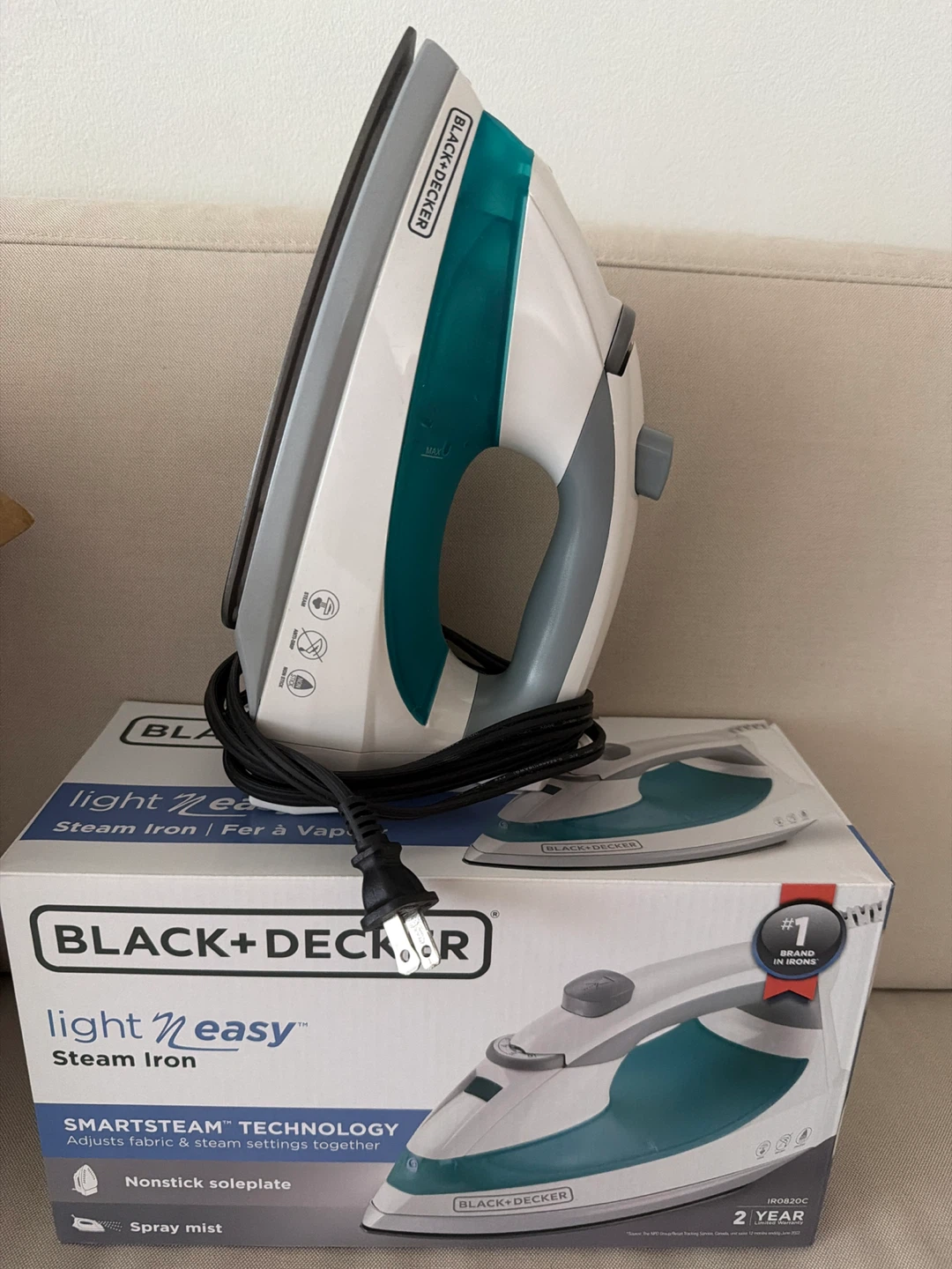 BLACK+DECKER light N easy Steam Iron
