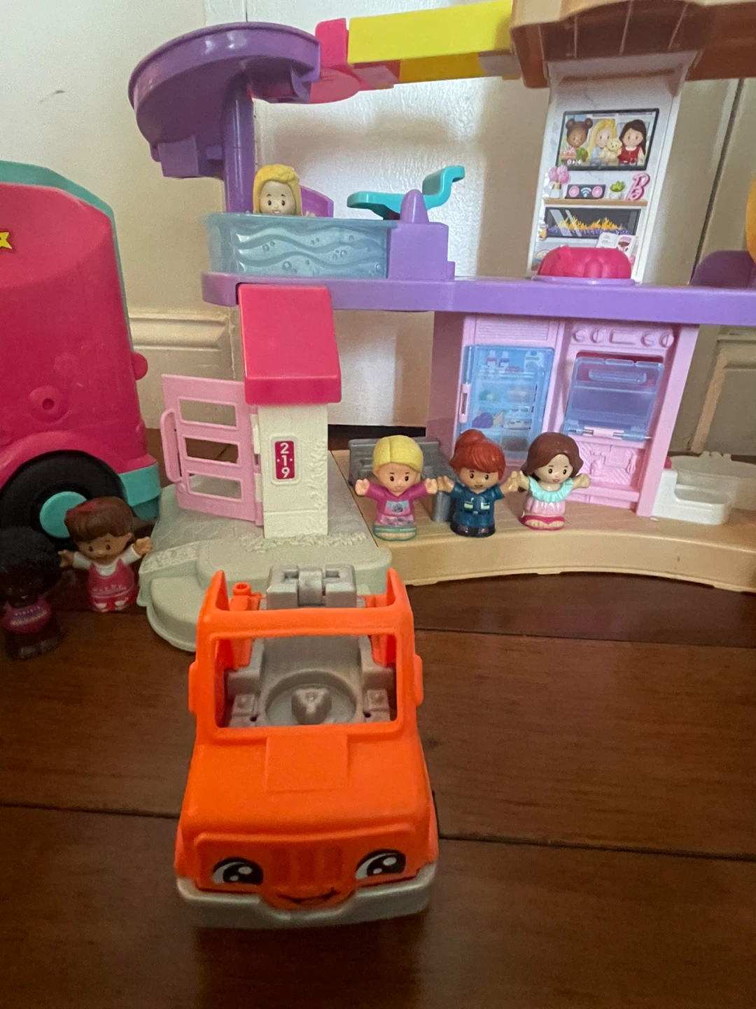 Sale! Pick Up ASAP! Fisher-Price Little People Playsetss - photo 4