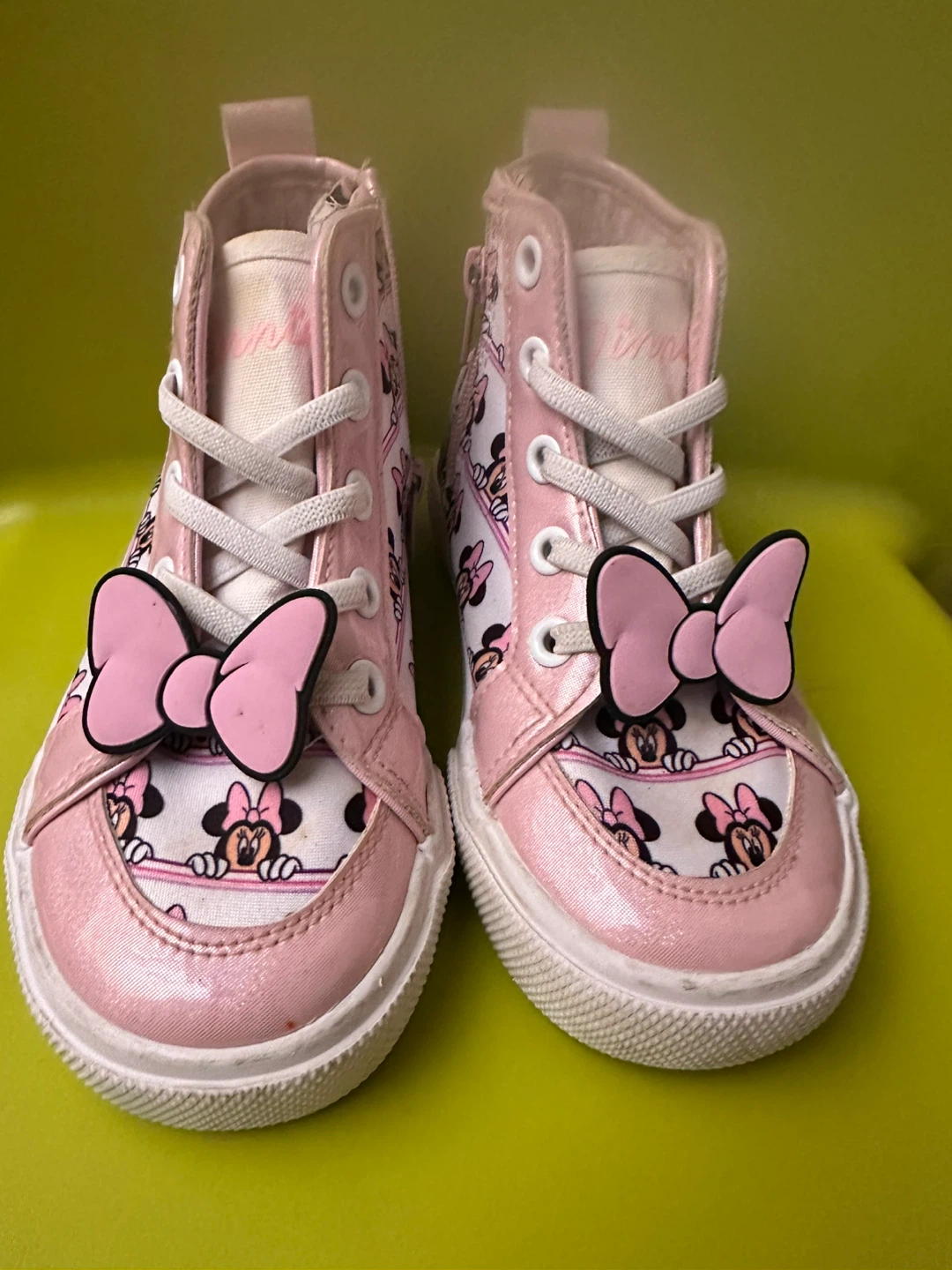Toddler Girls' Minnie Mouse High-Top Sneakers size 10