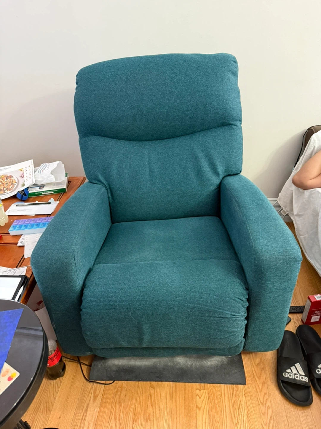 Teal recliner chairs and sofa - photo 2