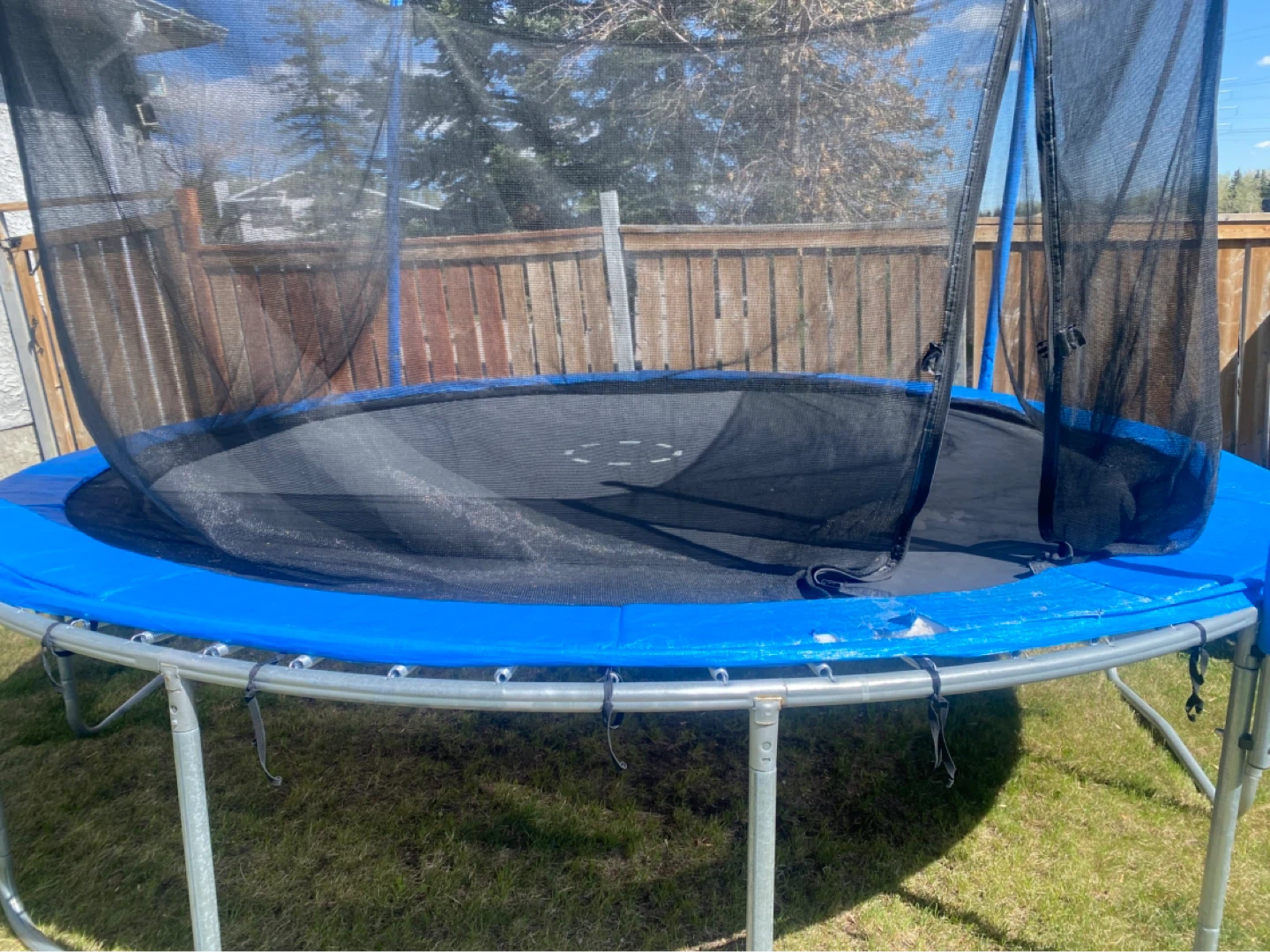 Round Trampoline with Safety Enclosure - photo 2