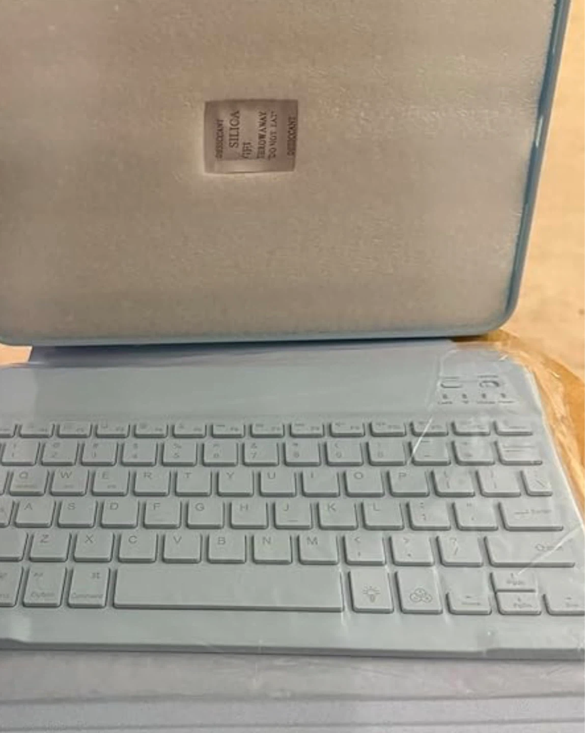 iPad 11th/10th Gen Case with Keyboard - photo 2