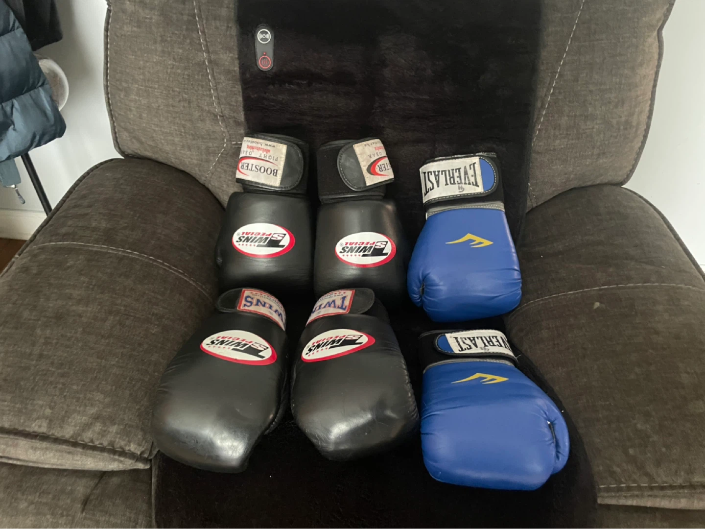 Everlast and Twins Special Boxing Gloves - photo 4