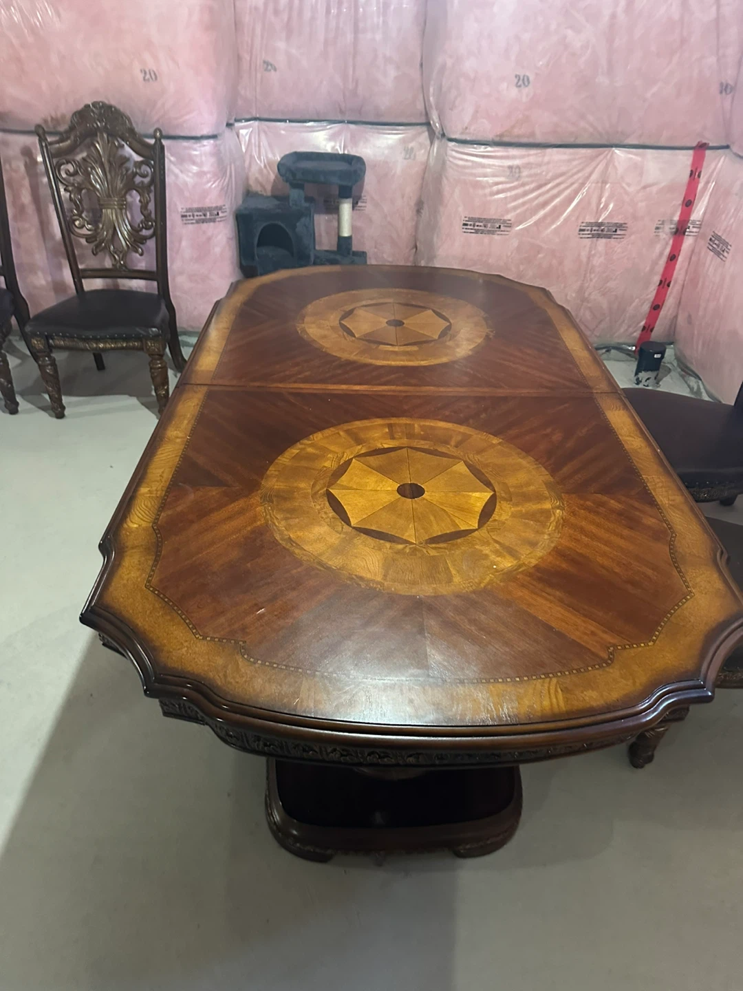 Set of 6 chairs and dining table