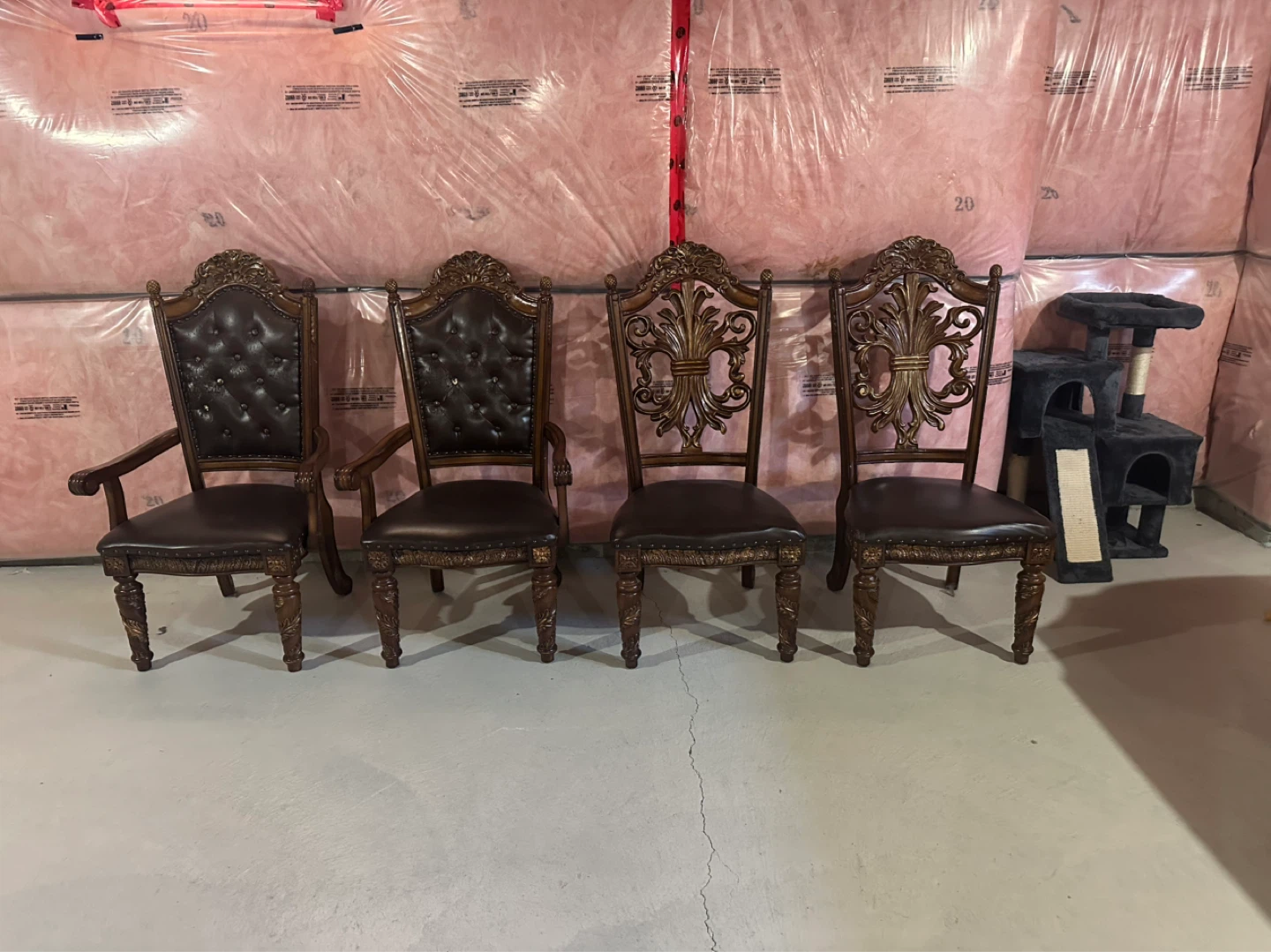 Set of 6 chairs and dining table